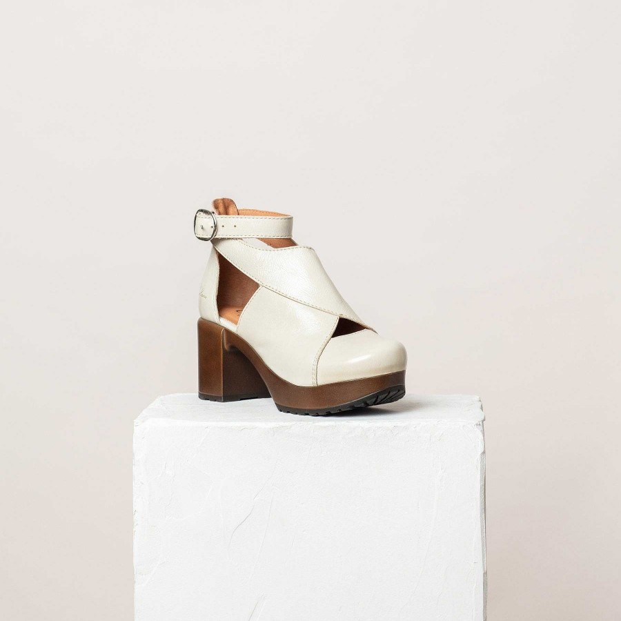 Calou Bea White Patent Clog Shoe | Pehmeat Korkokengat